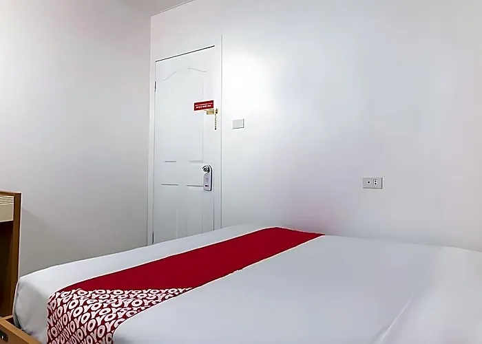 Lucky Binondo Hotel 2*